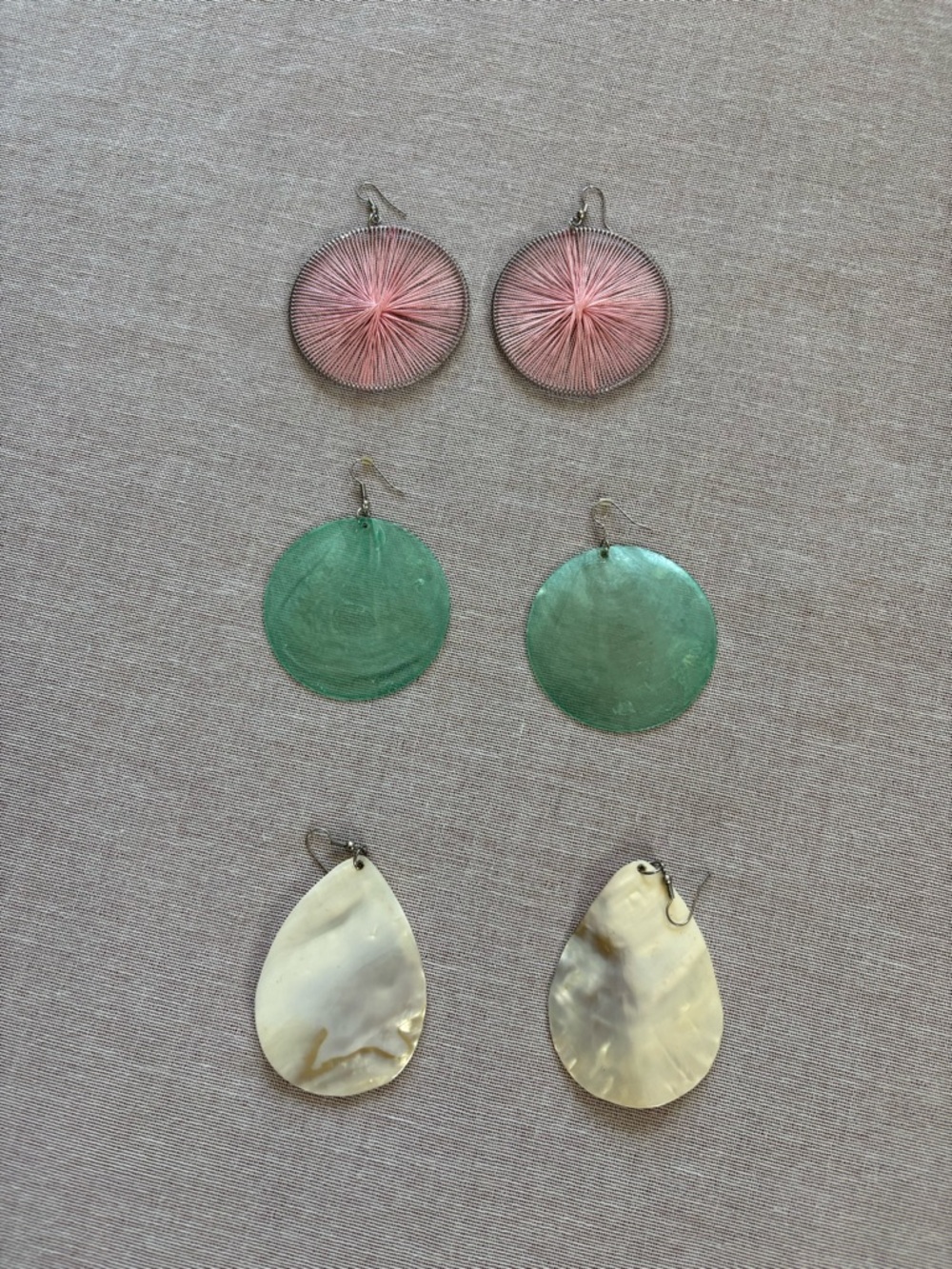 Set of three big colorful chunky earrings. - Picture 3 of 6